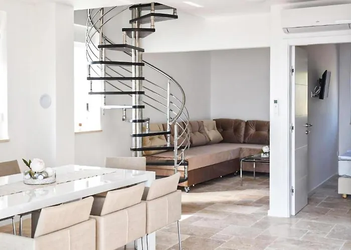 Amazing Apartment In Sibenik Шибеник